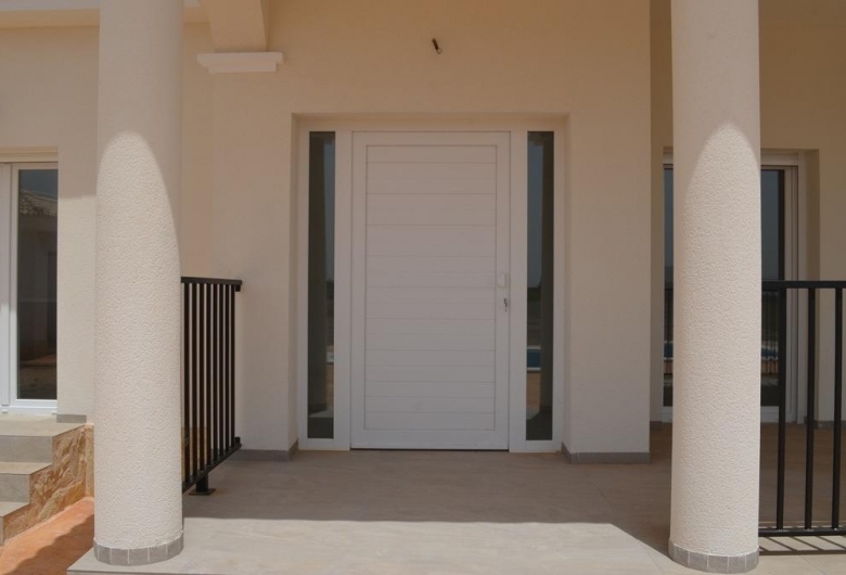VILLA DE ESTILO TRADICIONAL DE NUEVA CONSTRUCCIÓN DE 4 DORMITORIOS EN PINOSO