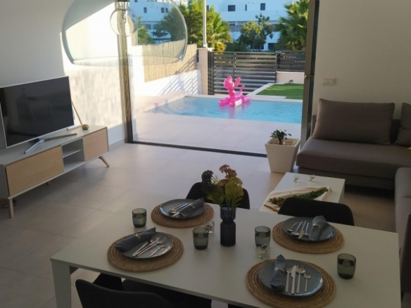 VILLA MODERNA 3 DORM.DE NUEVA CONSTRUCCIÓN EN VILLAMARTIN