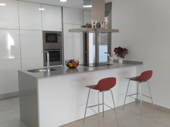 VILLA MODERNA 3 DORM.DE NUEVA CONSTRUCCIÓN EN VILLAMARTIN