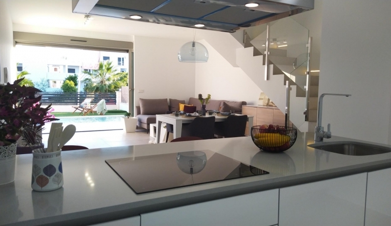 VILLA MODERNA 3 DORM.DE NUEVA CONSTRUCCIÓN EN VILLAMARTIN