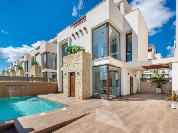Villa a la venta con piscina privada en Ciudad Quesada-Rojales