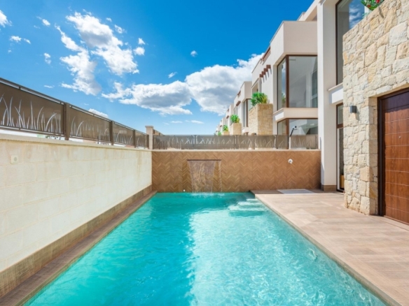 Villa a la venta con piscina privada en Ciudad Quesada-Rojales