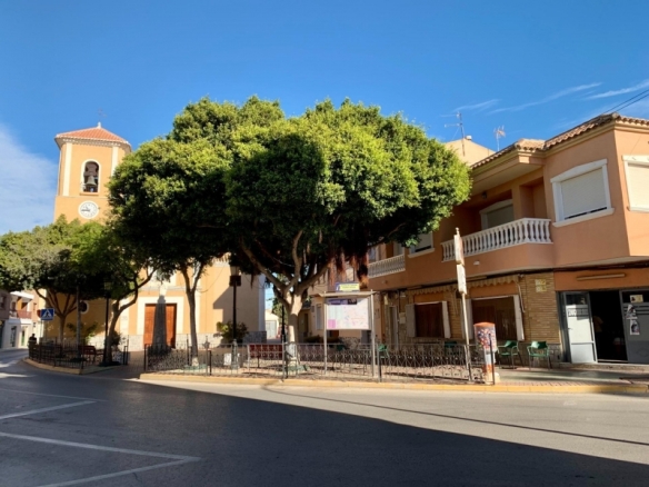 VILLA PAREADA DE NUEVA CONSTRUCCIÓN DE 4 DORMITORIOS  EN LOS ALCAZARES