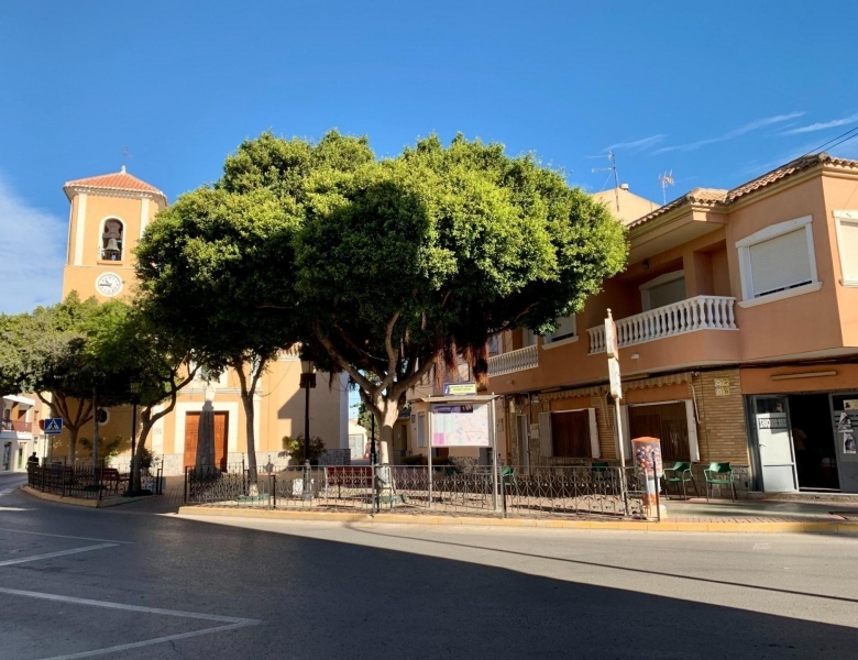 VILLA PAREADA DE NUEVA CONSTRUCCIÓN DE 4 DORMITORIOS  EN LOS ALCAZARES