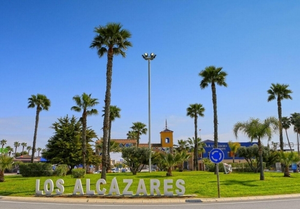 VILLA PAREADA DE NUEVA CONSTRUCCIÓN DE 4 DORMITORIOS  EN LOS ALCAZARES