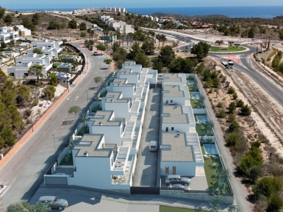 VILLA MODERNA DE NUEVA CONSTRUCCIÓN CON VISTAS AL MAR Y A LA MONTAÑA EN FINESTRAT