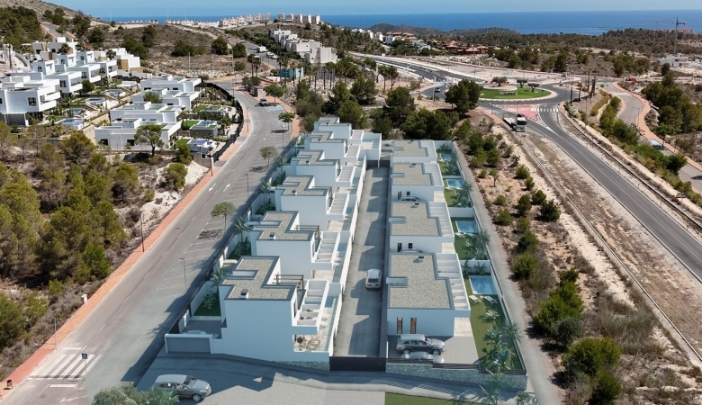 VILLA MODERNA DE NUEVA CONSTRUCCIÓN CON VISTAS AL MAR Y A LA MONTAÑA EN FINESTRAT
