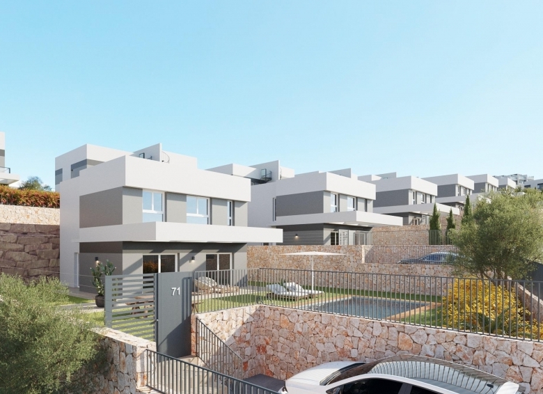 VILLA INDEPENDIENTE DE 4 DORM.CON PISCINA PRIVADA EN FINESTRAT.