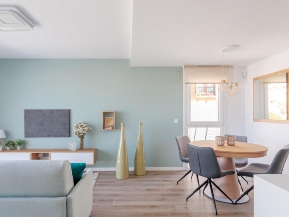 VILLA INDEPENDIENTE DE 4 DORM.CON PISCINA PRIVADA EN FINESTRAT.