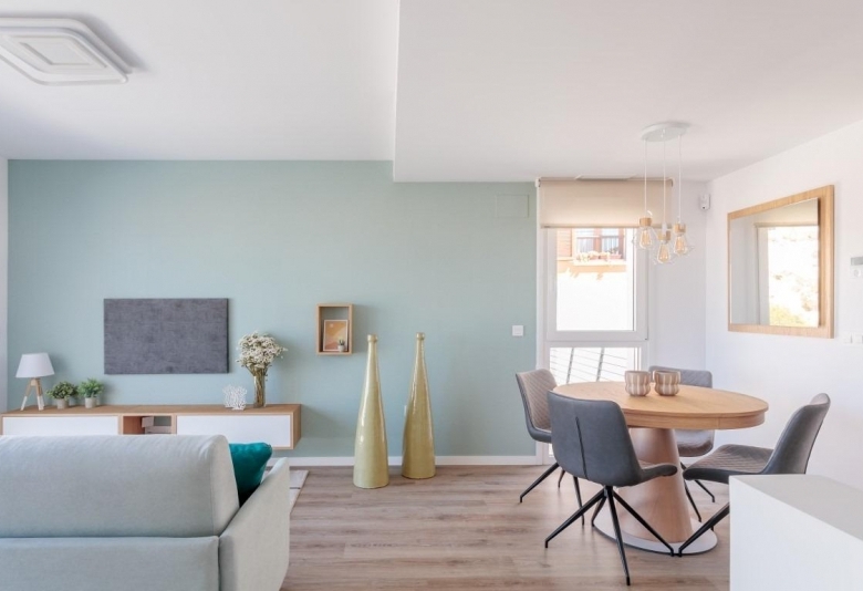 VILLA INDEPENDIENTE DE 4 DORM.CON PISCINA PRIVADA EN FINESTRAT.