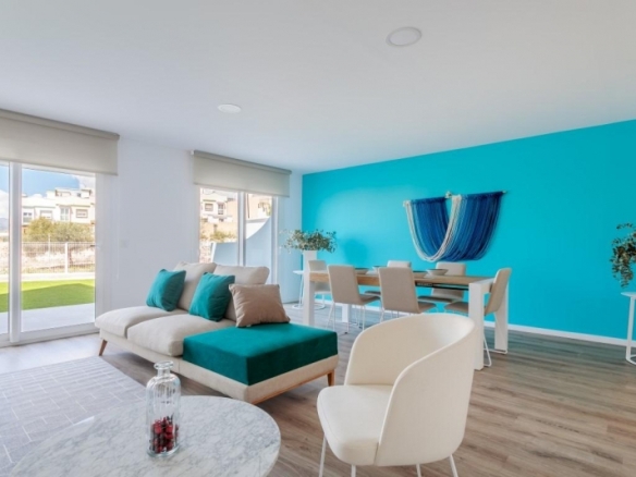 VILLA INDEPENDIENTE DE 4 DORM.CON PISCINA PRIVADA EN FINESTRAT.