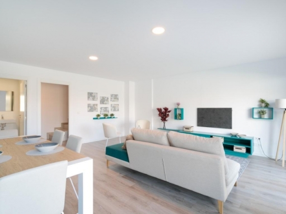 VILLA INDEPENDIENTE DE 4 DORM.CON PISCINA PRIVADA EN FINESTRAT.