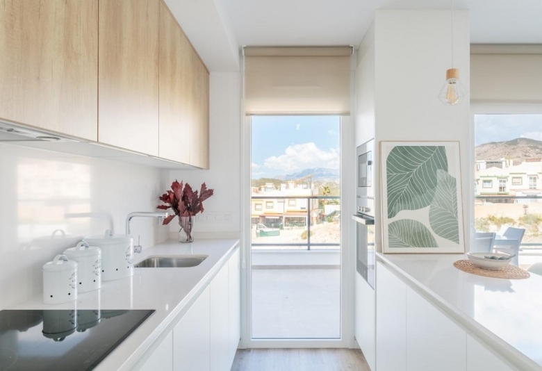 VILLA INDEPENDIENTE DE 4 DORM.CON PISCINA PRIVADA EN FINESTRAT.