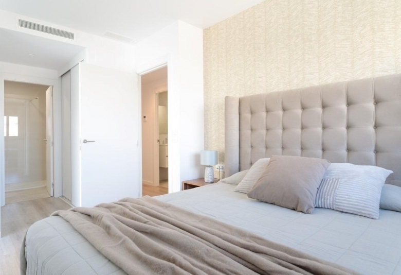 VILLA INDEPENDIENTE DE 4 DORM.CON PISCINA PRIVADA EN FINESTRAT.