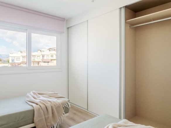 VILLA INDEPENDIENTE DE 4 DORM.CON PISCINA PRIVADA EN FINESTRAT.