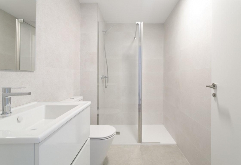 VILLA INDEPENDIENTE DE 4 DORM.CON PISCINA PRIVADA EN FINESTRAT.