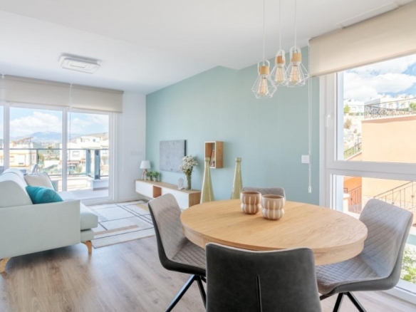 VILLA INDEPENDIENTE DE 4 DORM.CON PISCINA PRIVADA EN FINESTRAT.