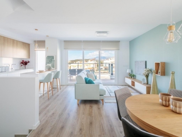 VILLA INDEPENDIENTE DE 4 DORM.CON PISCINA PRIVADA EN FINESTRAT.