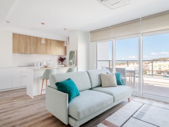 VILLA INDEPENDIENTE DE 4 DORM.CON PISCINA PRIVADA EN FINESTRAT.