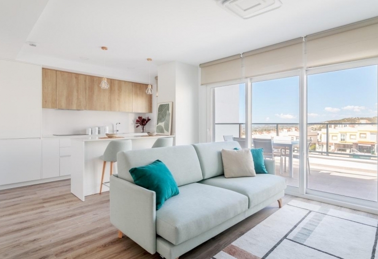 VILLA INDEPENDIENTE DE 4 DORM.CON PISCINA PRIVADA EN FINESTRAT.