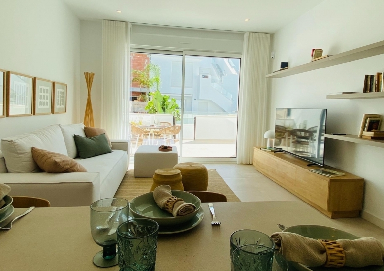APARTAMENTO EN PLANTA BAJA DE 3 DORM. EN PILAR DE LA HORADADA