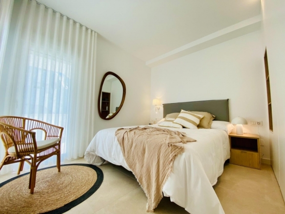 APARTAMENTO EN PLANTA BAJA DE 3 DORM. EN PILAR DE LA HORADADA