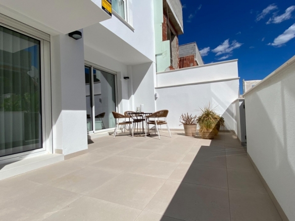 APARTAMENTO EN PLANTA BAJA DE 3 DORM. EN PILAR DE LA HORADADA