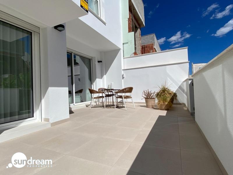APARTAMENTO EN PLANTA BAJA DE 3 DORM. EN PILAR DE LA HORADADA