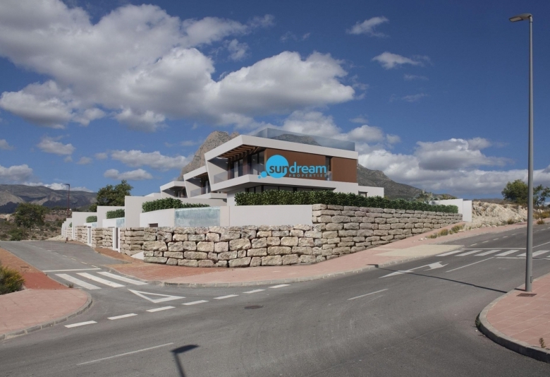 Chalet en venta con piscina privada en Finestrat