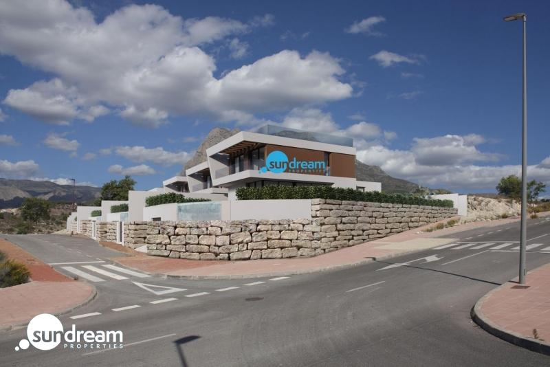g_39991-4-10 Chalet en venta con piscina privada en Finestrat