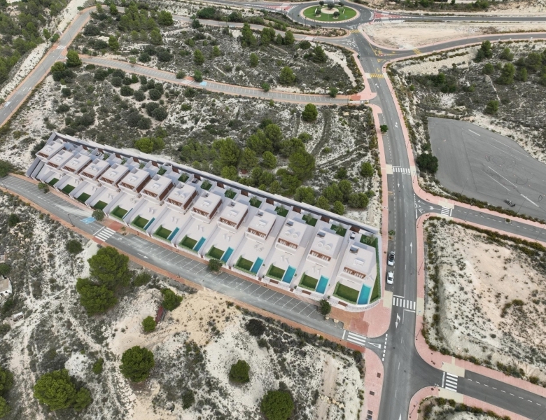 Chalet en venta con piscina privada en Finestrat