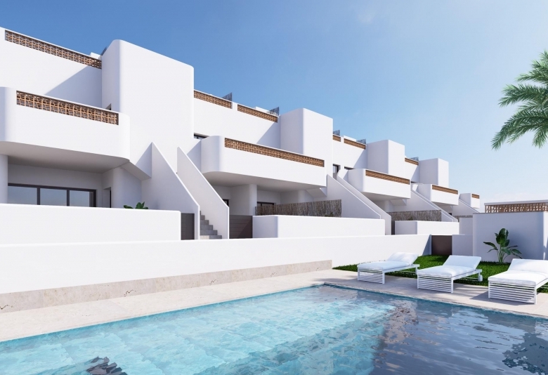 Bungalow de planta baja con jardín a la venta en Dolores