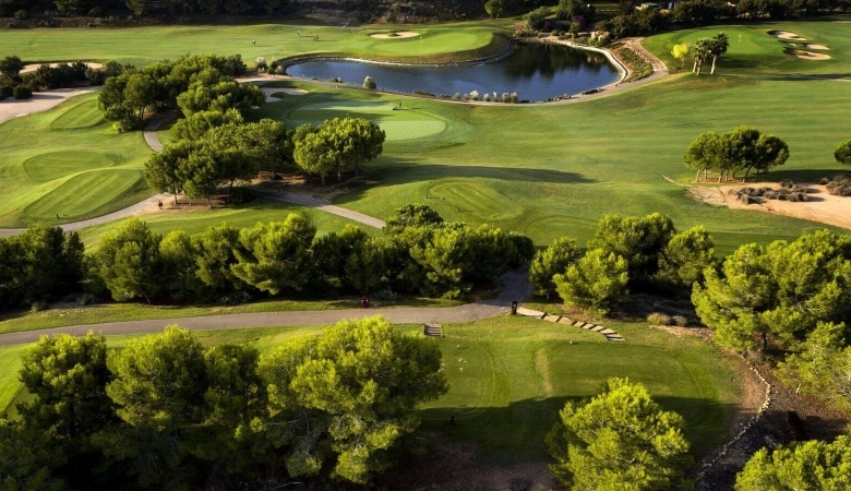 Villa a la venta de 3 dormitorios en primera línea de Golf en Pilar de la Horadada.