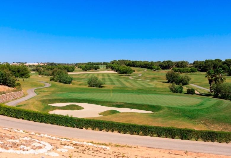 Villa a la venta de 3 dormitorios en primera línea de Golf en Pilar de la Horadada.