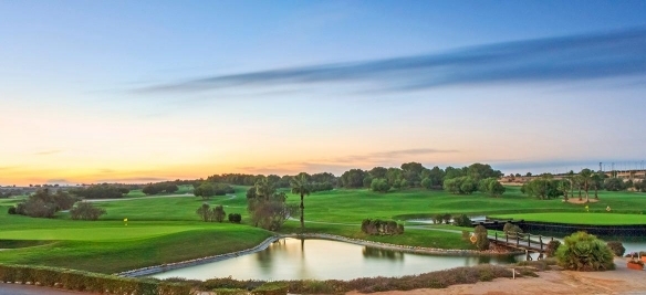 Villa a la venta de 3 dormitorios en primera línea de Golf en Pilar de la Horadada.