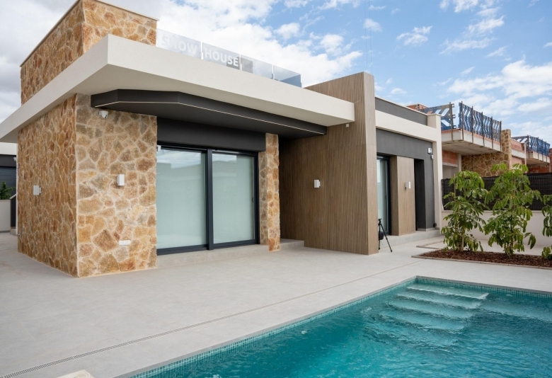 Chalet independiente en una sola planta con 3 dormitorios a la venta en Ciudad Quesada(Alicante)