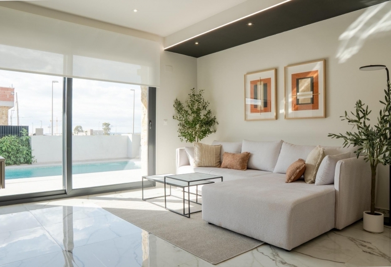 Chalet independiente en una sola planta con 3 dormitorios a la venta en Ciudad Quesada(Alicante)