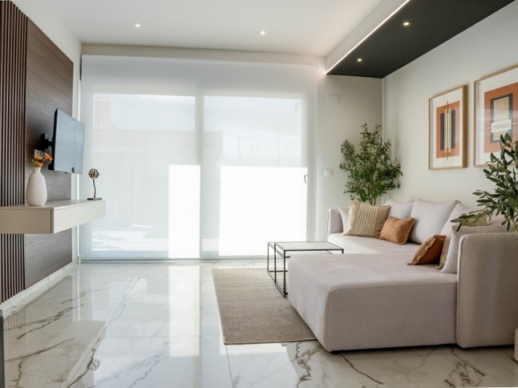 Chalet independiente en una sola planta con 3 dormitorios a la venta en Ciudad Quesada(Alicante)