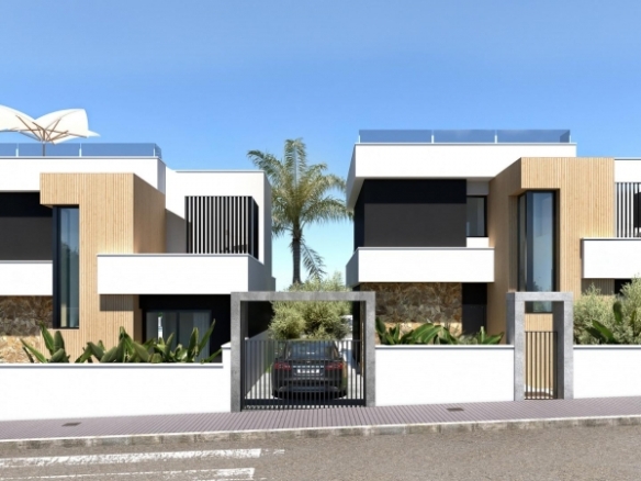 Chalet independiente con 3 dormitorios y piscina privada a la venta en Ciudad Quesada(Alicante).