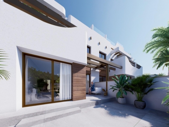 Bungalow de planta alta a la venta con solarium a 150m. de la Playa De Las Higuericas En Torre De La