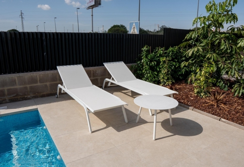 Chalet independiente en una sola planta con piscina privada a la venta en Ciudad Quesada(Alicante).