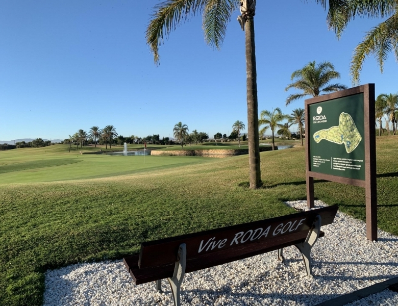 Bungalow de planta baja de 3 dormitorios a la venta en Roda Golf.
