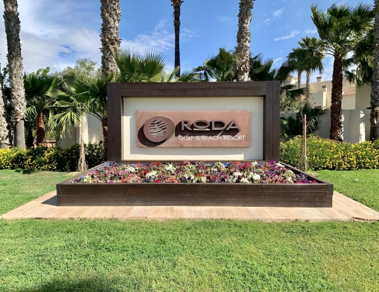 Bungalow de planta baja de 3 dormitorios a la venta en Roda Golf.