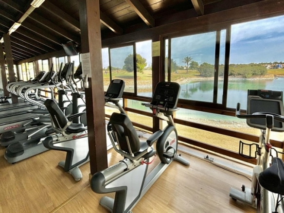 Bungalow de planta baja de 3 dormitorios a la venta en Roda Golf.