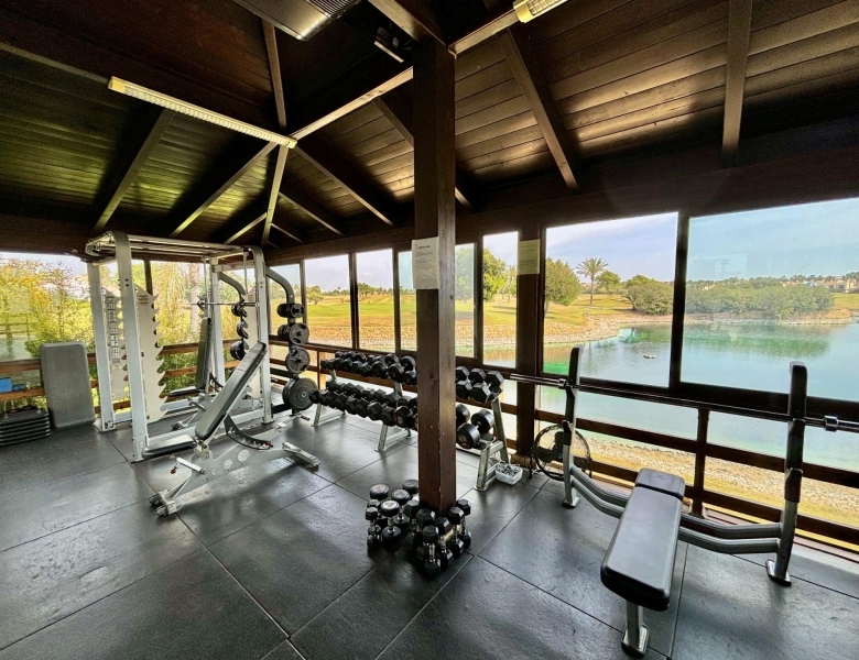 Bungalow de planta baja de 3 dormitorios a la venta en Roda Golf.