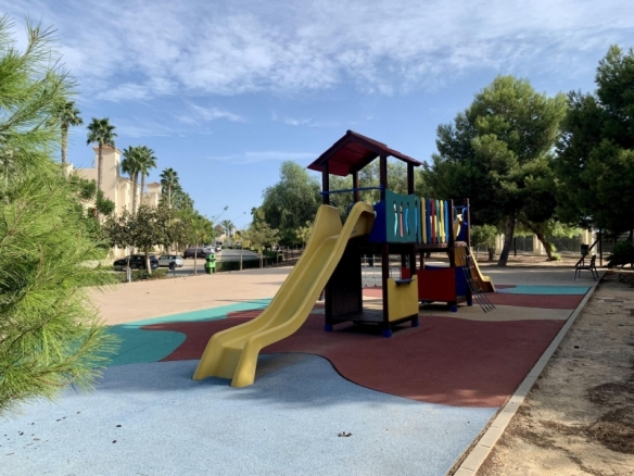Bungalow de planta baja de 3 dormitorios a la venta en Roda Golf.