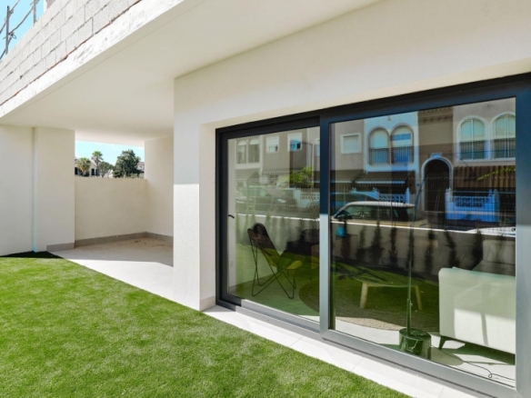 Bungalow de planta baja a la venta cerca del mar en La Veleta(Torrevieja)