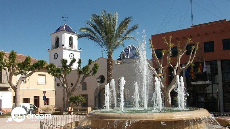 Villa de 3 dormitorios con piscina privada a la venta en San Fulgencio(Alicante)