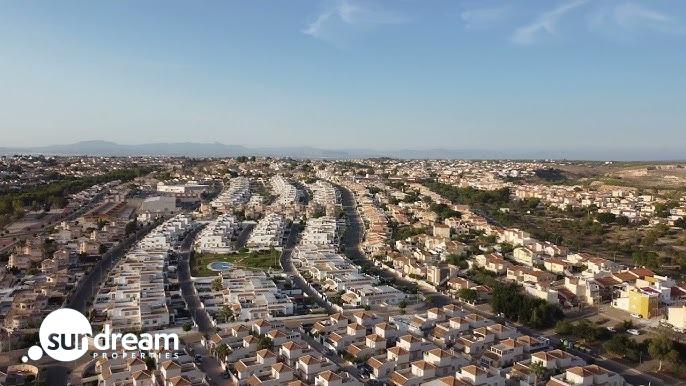 Villa de 3 dormitorios con piscina privada a la venta en San Fulgencio(Alicante)
