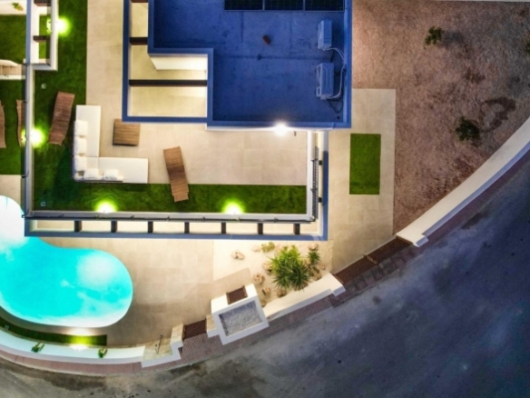 Villa de 5 dormitorios a la venta con estupendas vistas al campo de Golf